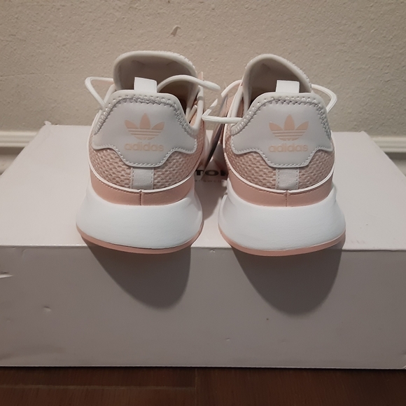 Adidas - Picture 2 of 4